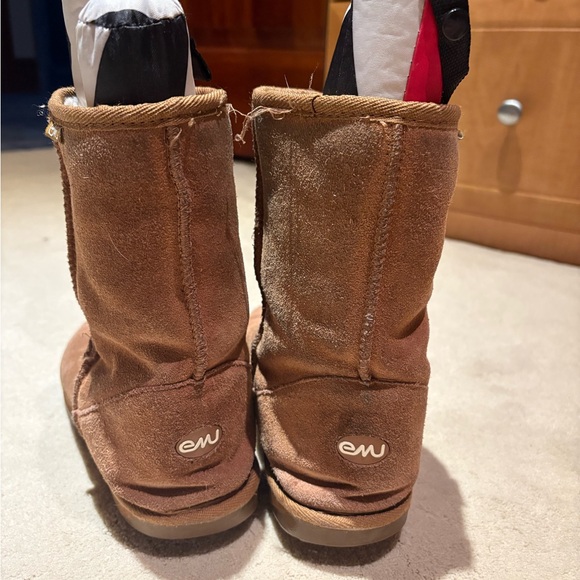 EMU Brown Suede Boots with White wool Lining - Picture 3 of 5